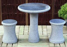 Table with 2 stools